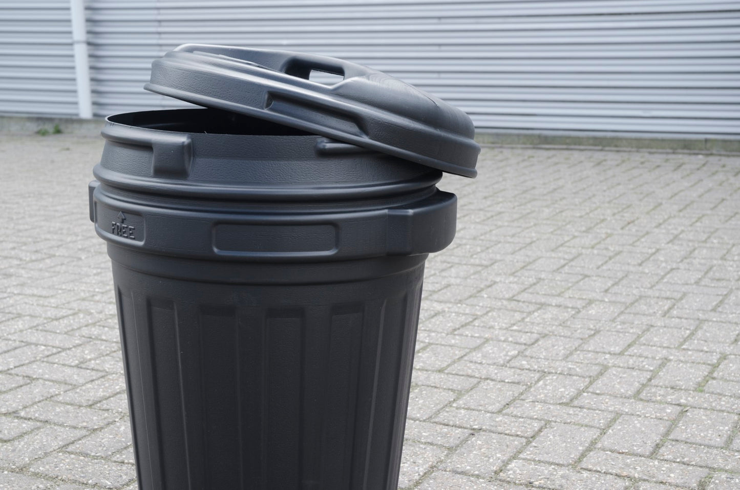 Futtertonne mit Drehverschluß 70 Liter Schwarz